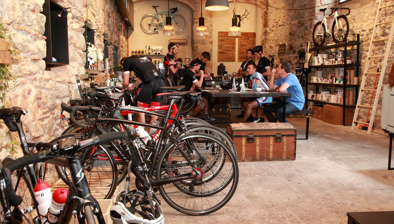 GIRONA  bar La Fàbrica,  bar dels ciclistes.  no  Careto: No   457#Joan Sabater