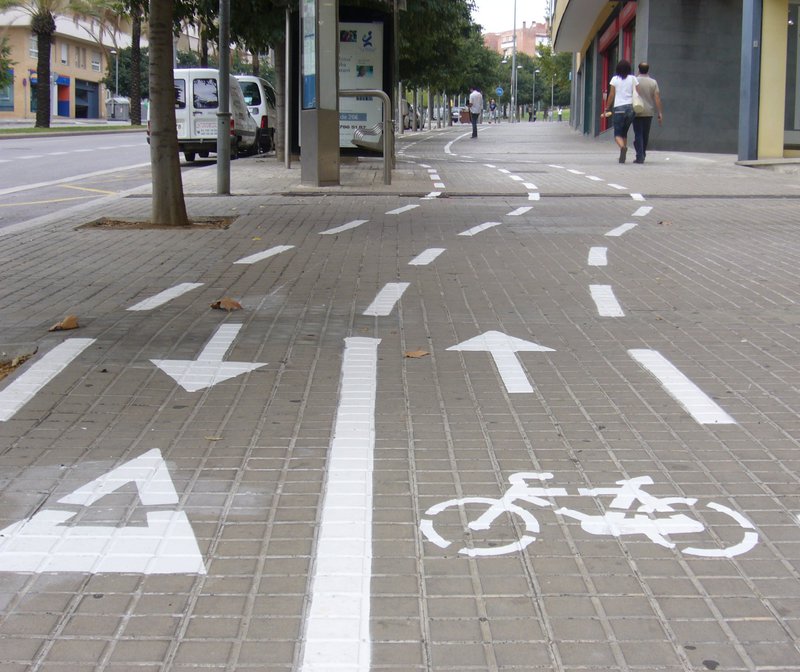 Mataró amplia la xarxa de carril bici de la ciutat. El nou recorregut connecta la plaça Granollers amb la plaça França.